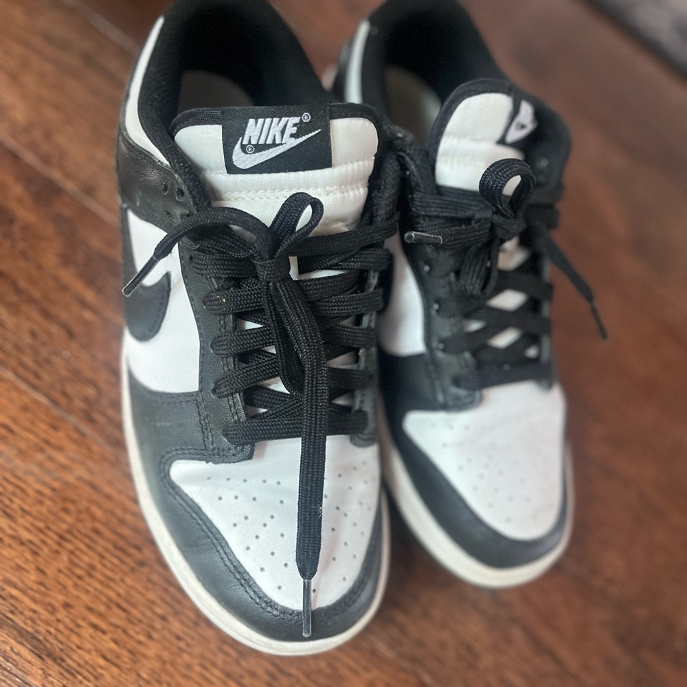 Nike Classic Panda Dunk Low Sneakers Women Size 8